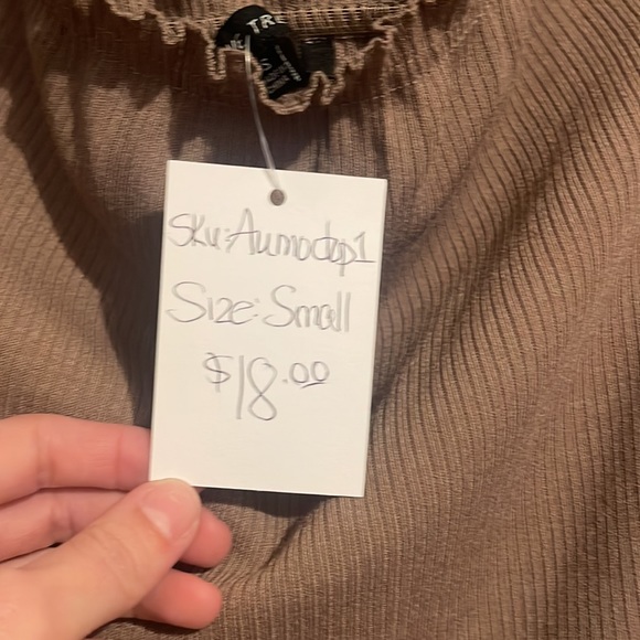 Off the shoulder crop with 3/4 sleeve - NWT - size S - Picture 2 of 2